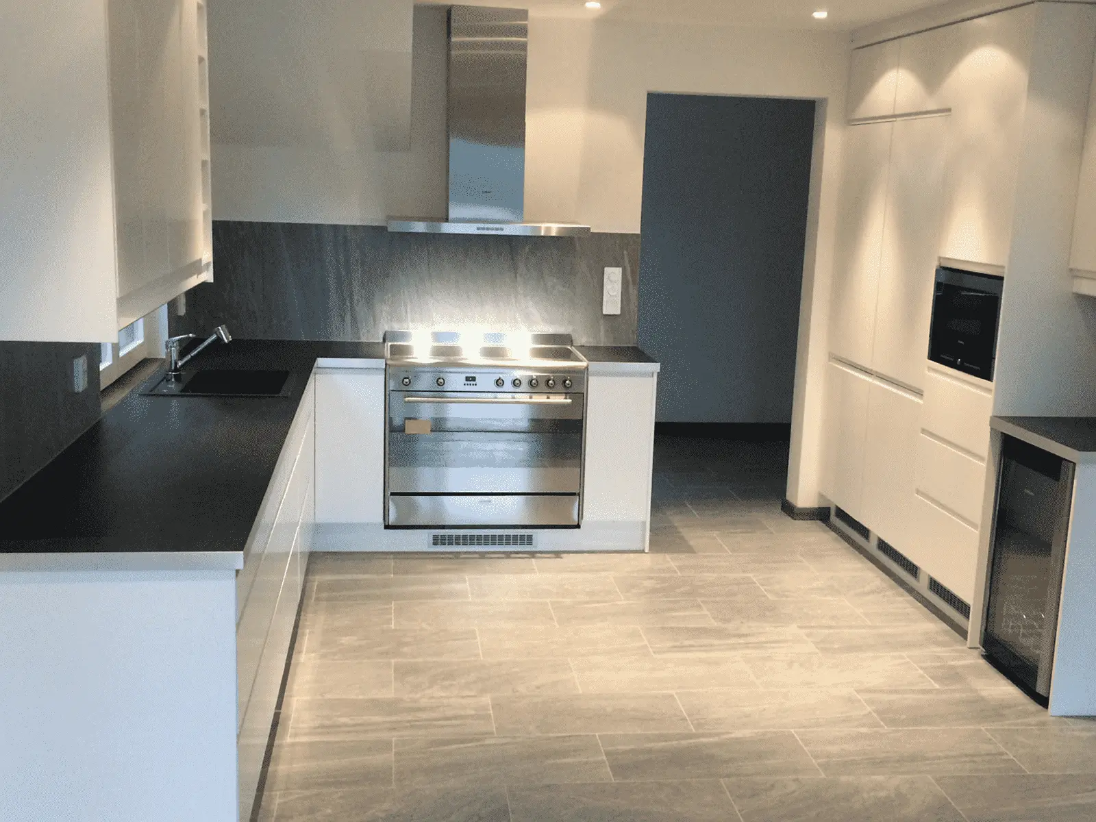Skandinaviskt specialtillverkat kök efter renovering Skandinaviskt specialtillverkat kök efter renovering